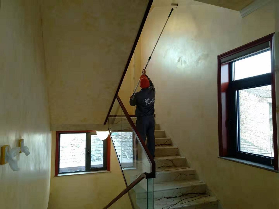 楼梯过道墙面顶面滚筒全方位施工治理